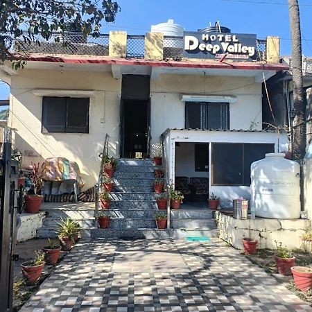 Hotel Deep Valley 아부 산 외부 사진