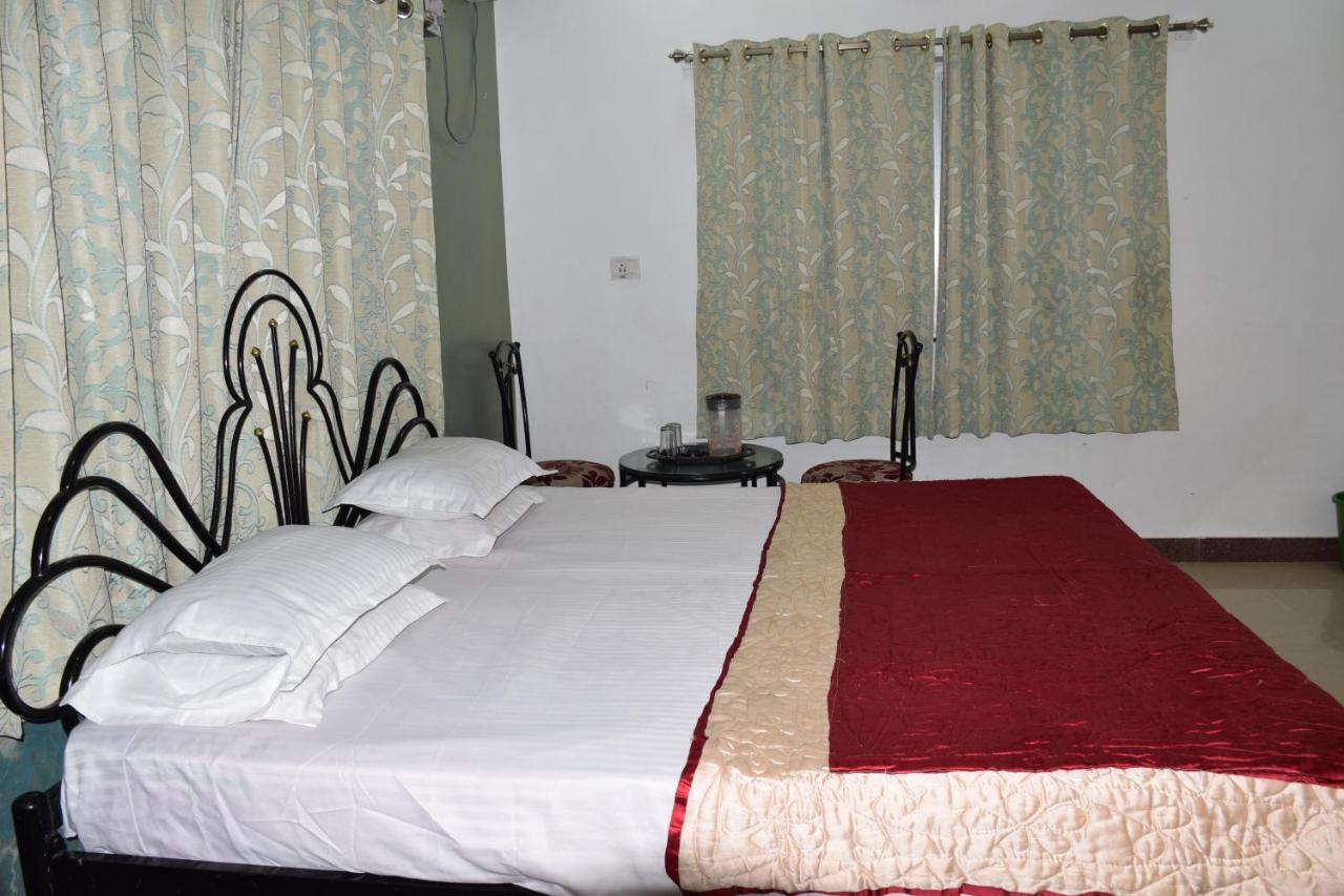 Hotel Deep Valley 아부 산 외부 사진
