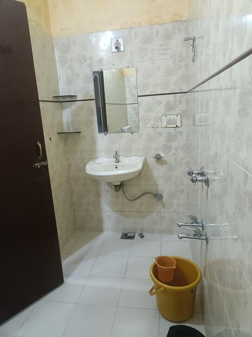 Hotel Deep Valley 아부 산 외부 사진