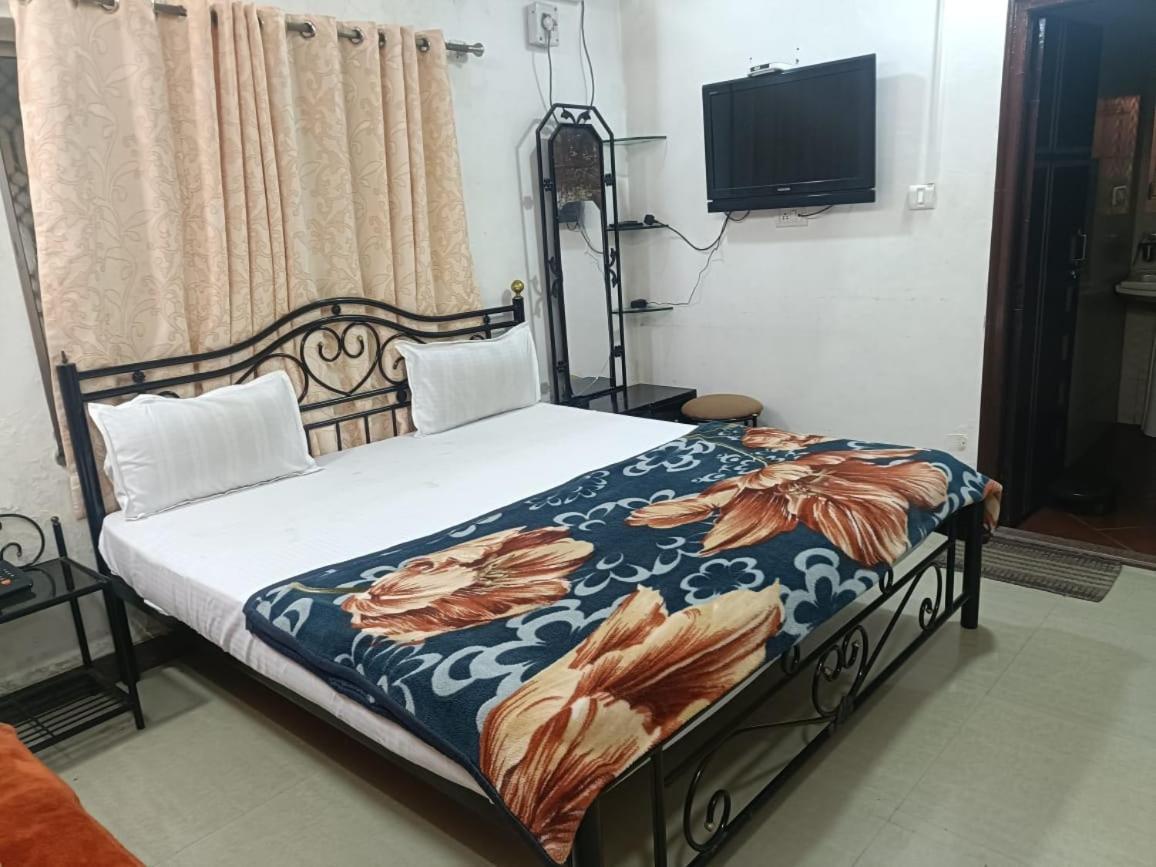 Hotel Deep Valley 아부 산 외부 사진